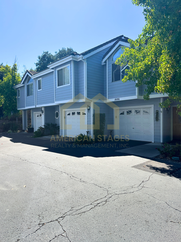 1686 Eucalyptus Dr #B - Photo 3 of 19