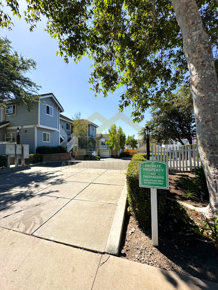 1686 Eucalyptus Dr #B - Photo 4 of 19