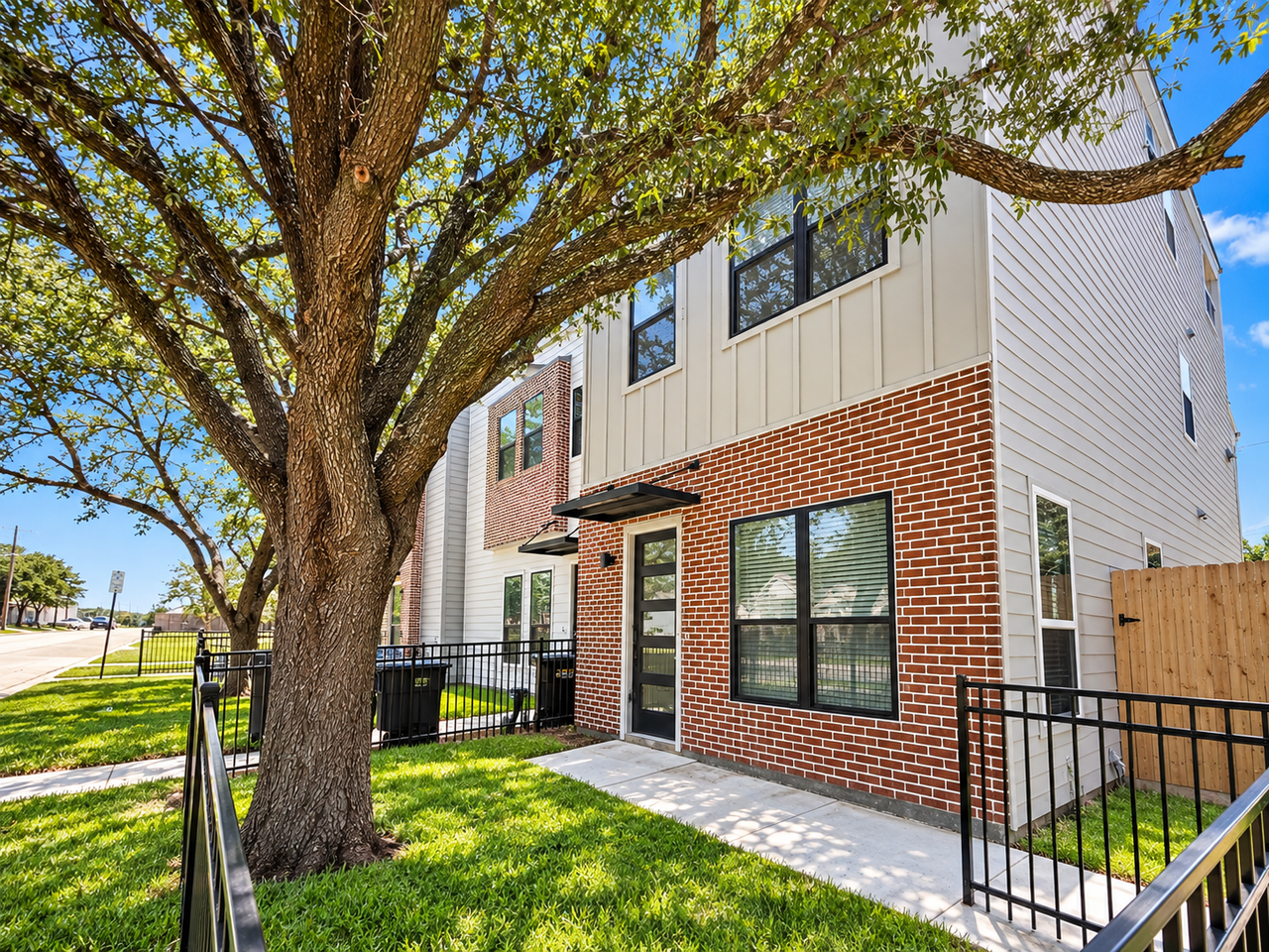 710 Vassar Ct #D - Photo 2 of 14