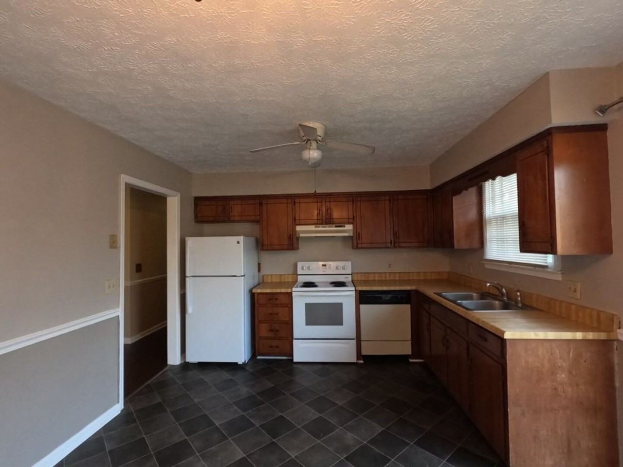 705 Heritage Square Dr - Photo 6 of 20