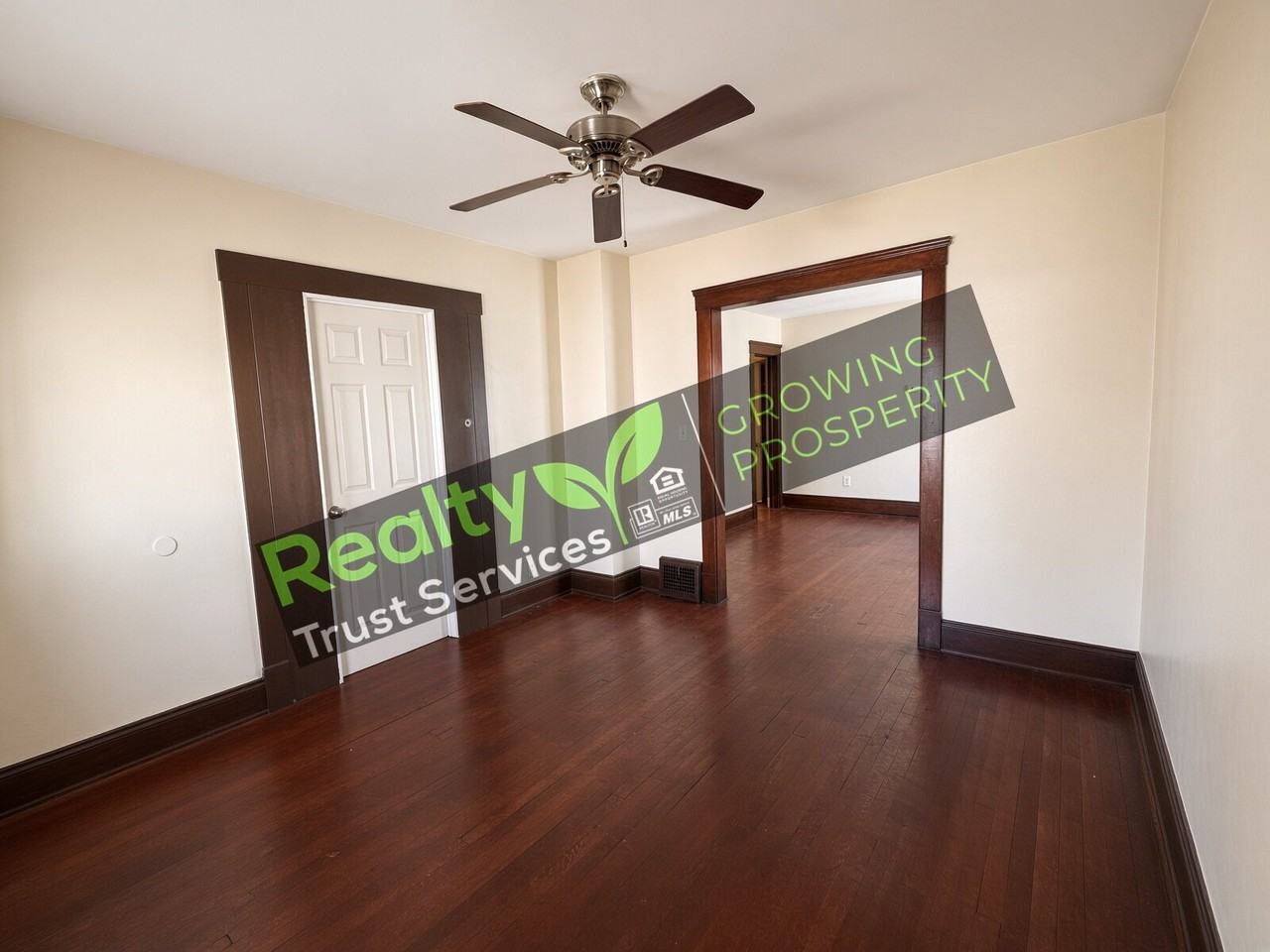 7918 Goodman Ave - Photo 3 of 19