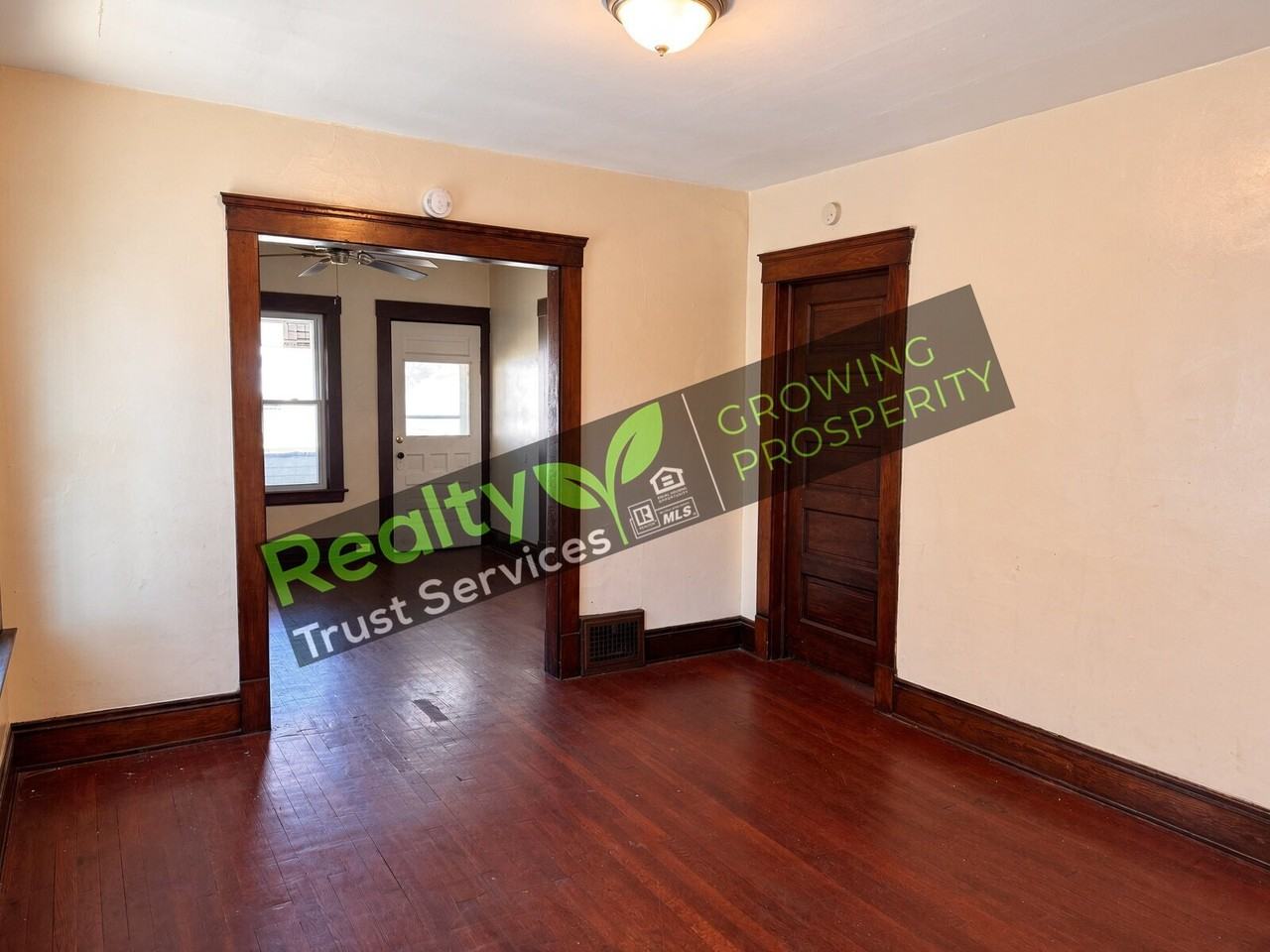 7918 Goodman Ave - Photo 4 of 19