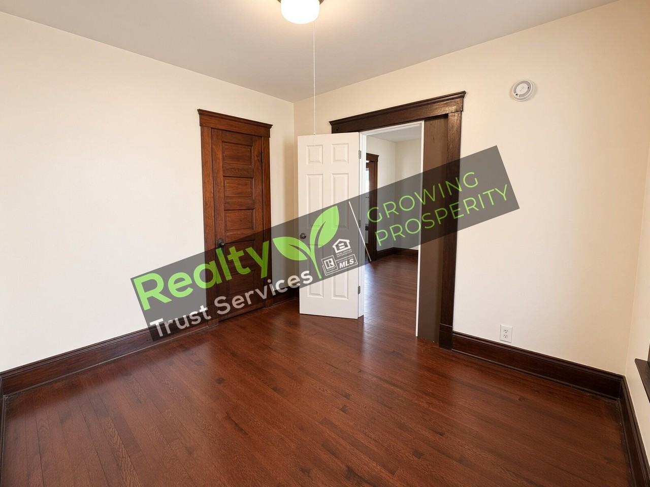 7918 Goodman Ave - Photo 7 of 19