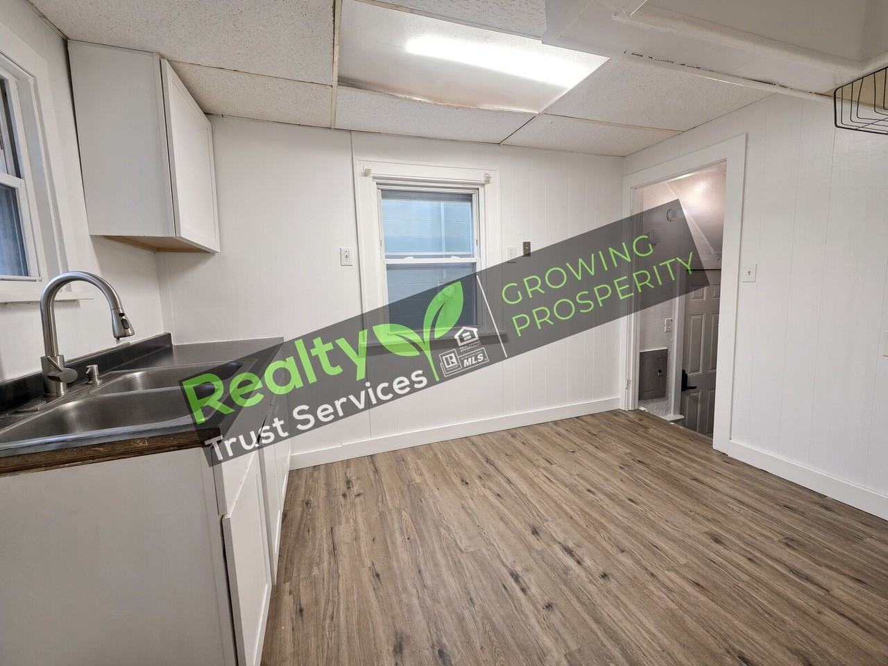 3111 W 71st St - Photo 6 of 20