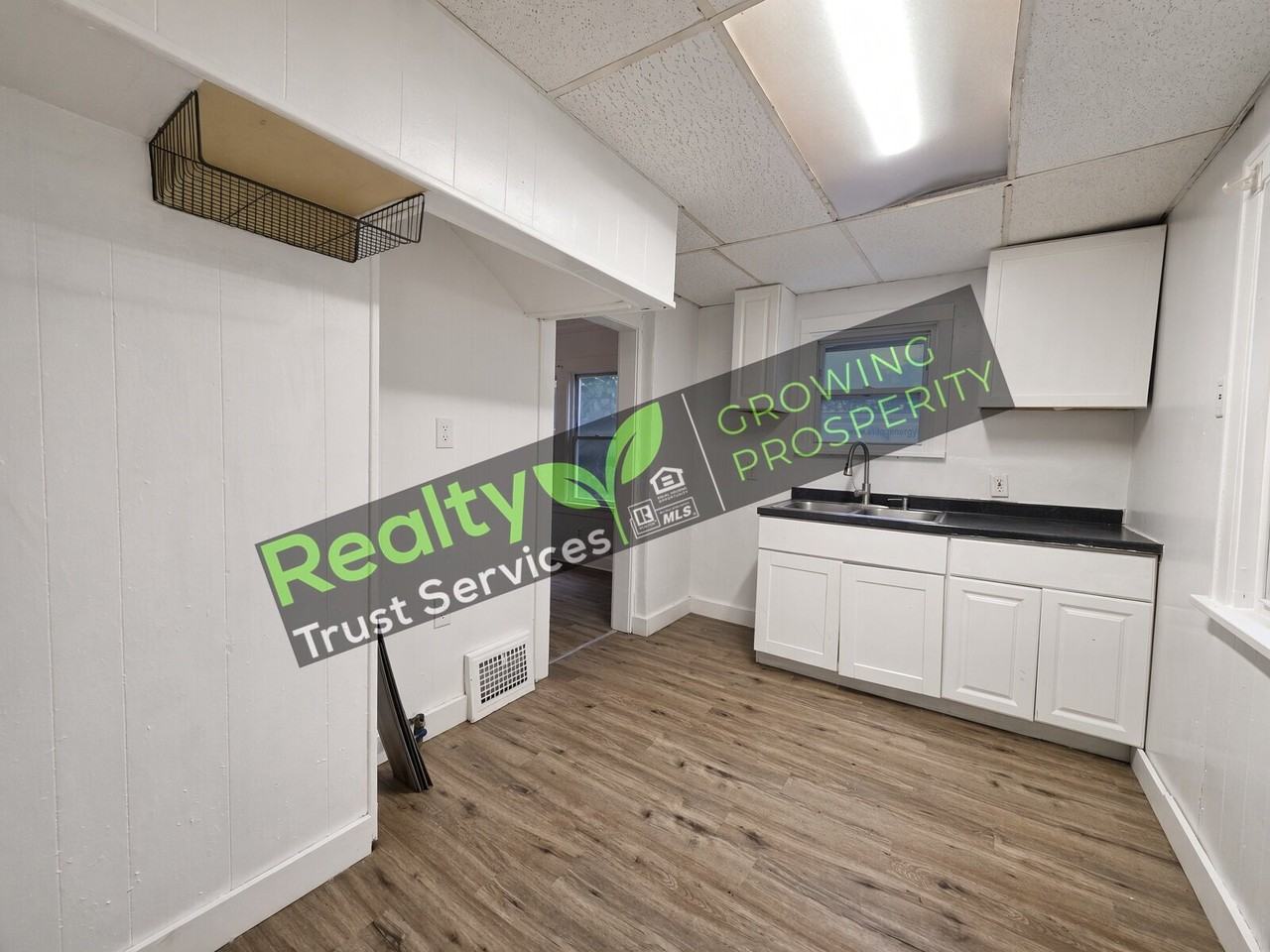3111 W 71st St - Photo 7 of 20