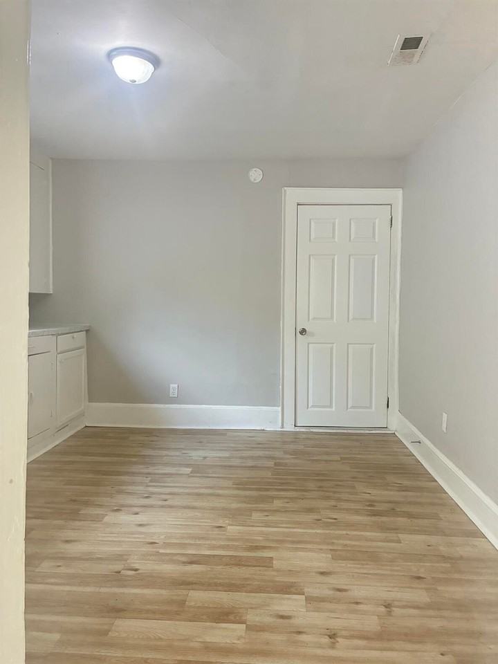 205 Dover St - Photo 5 of 21