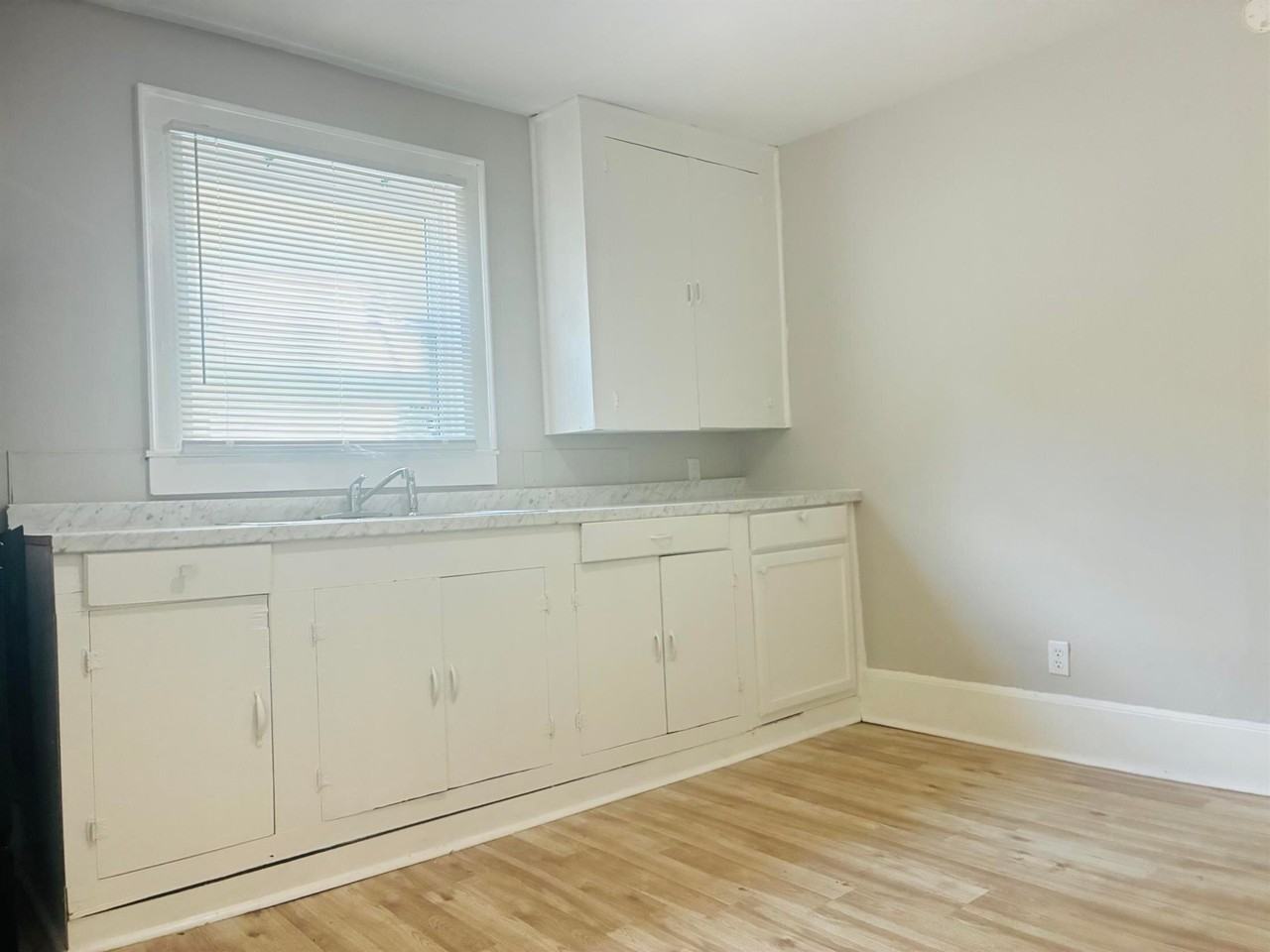 205 Dover St - Photo 6 of 21