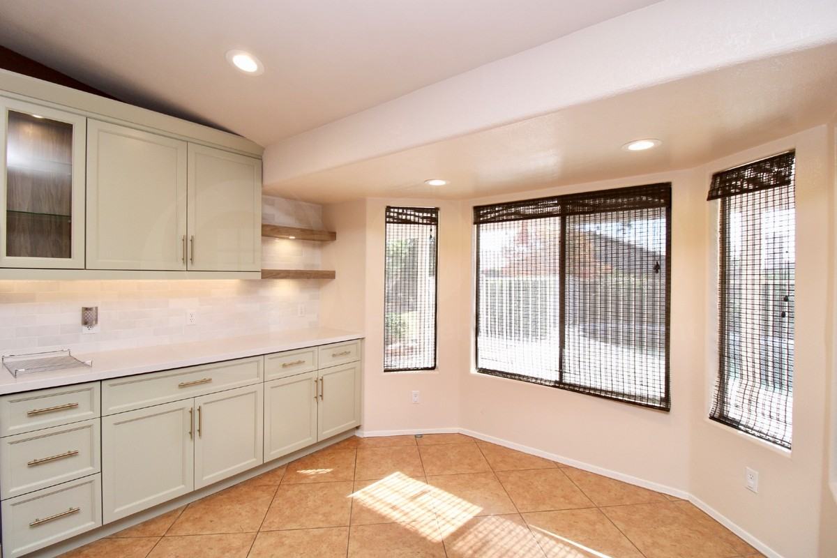 4345 E Meadow Dr - Photo 3 of 22