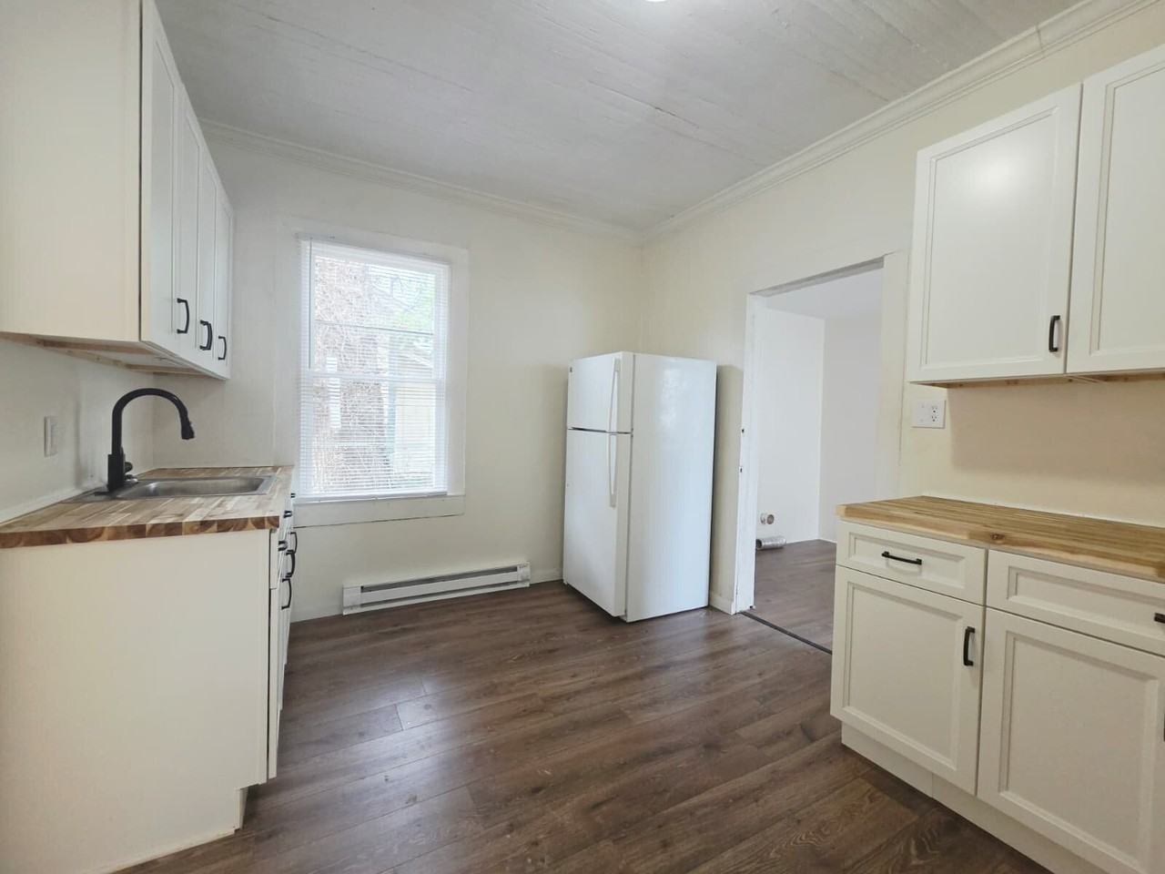 712 Douglas St - Photo 3 of 13