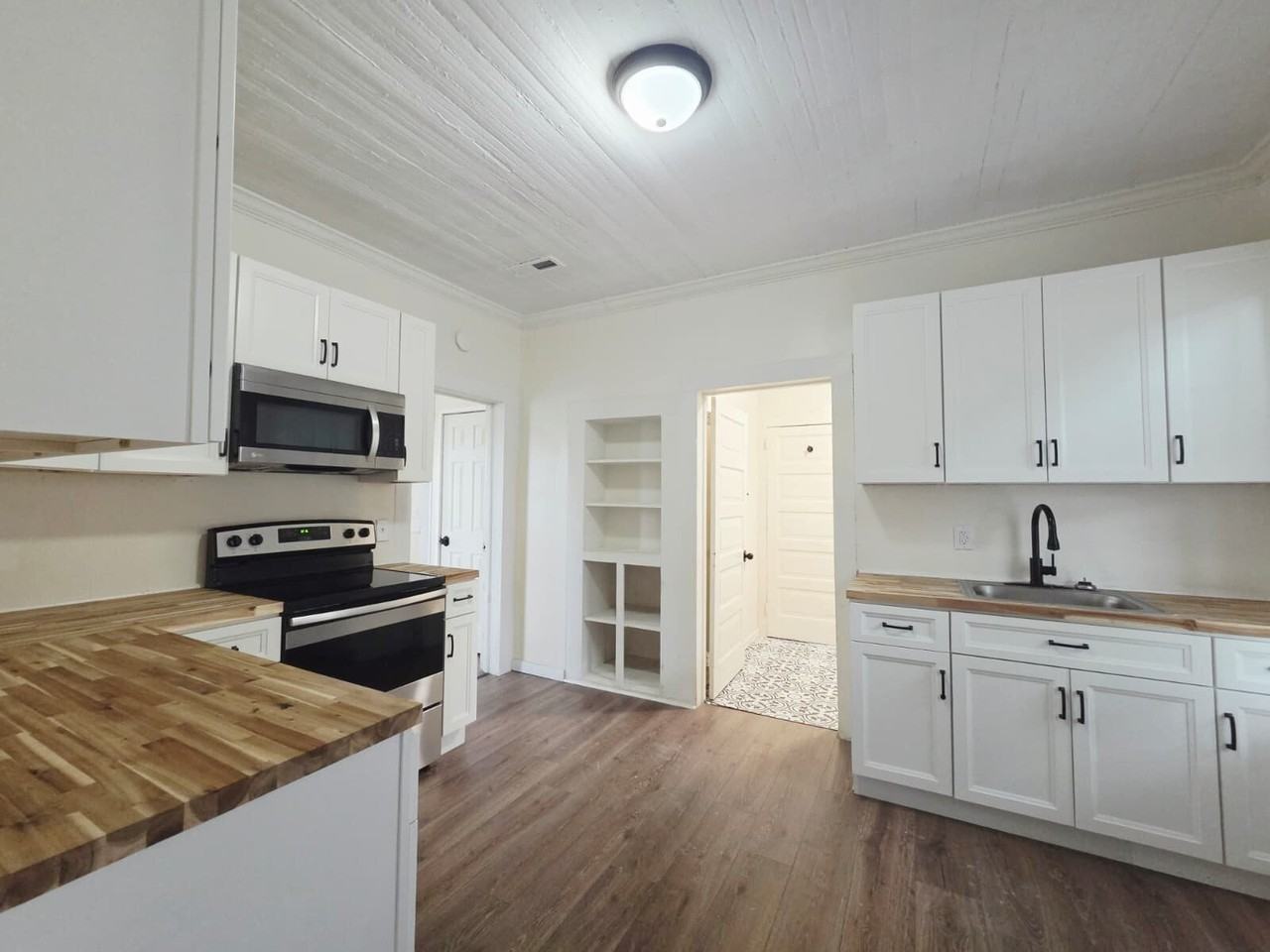712 Douglas St - Photo 4 of 13