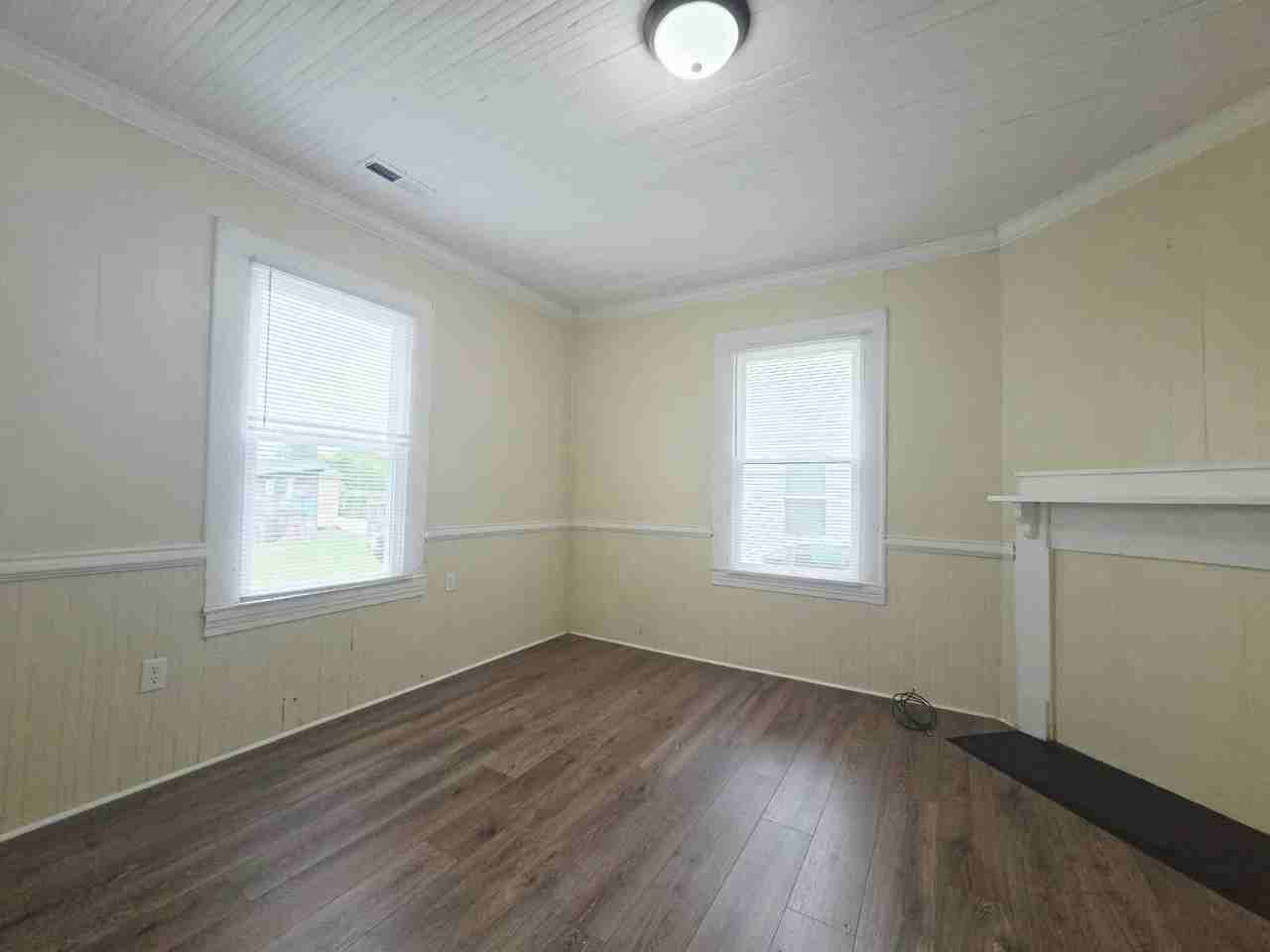 712 Douglas St - Photo 5 of 13