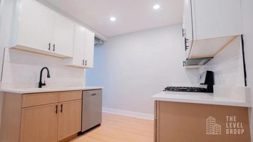 featured image of 5655 N Rockwell St #2S