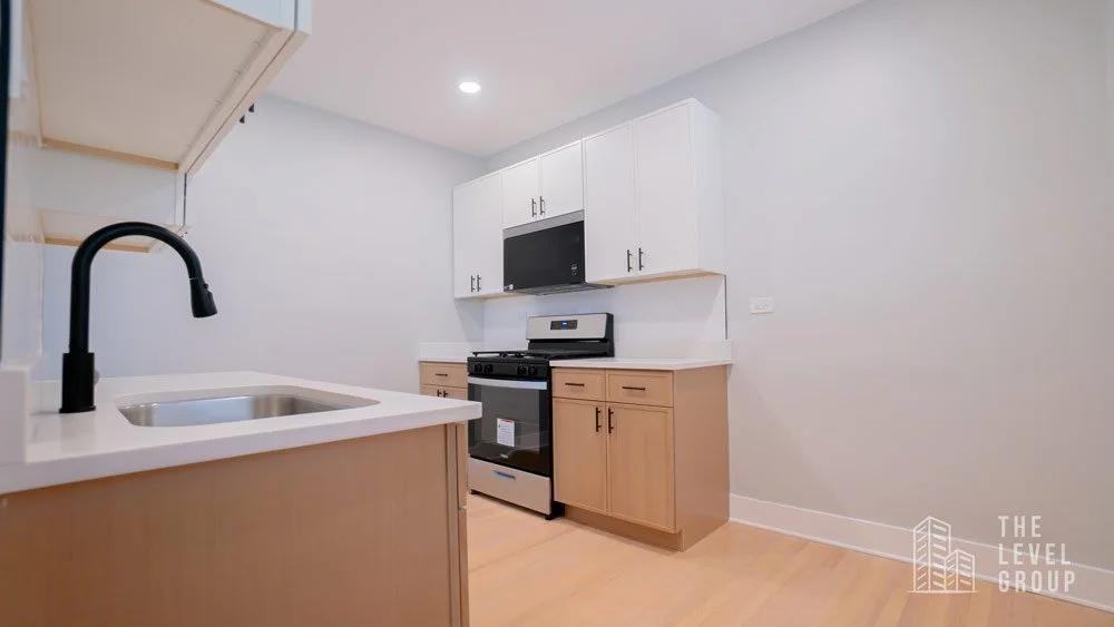 5655 N Rockwell St #2S - Photo 2 of 11