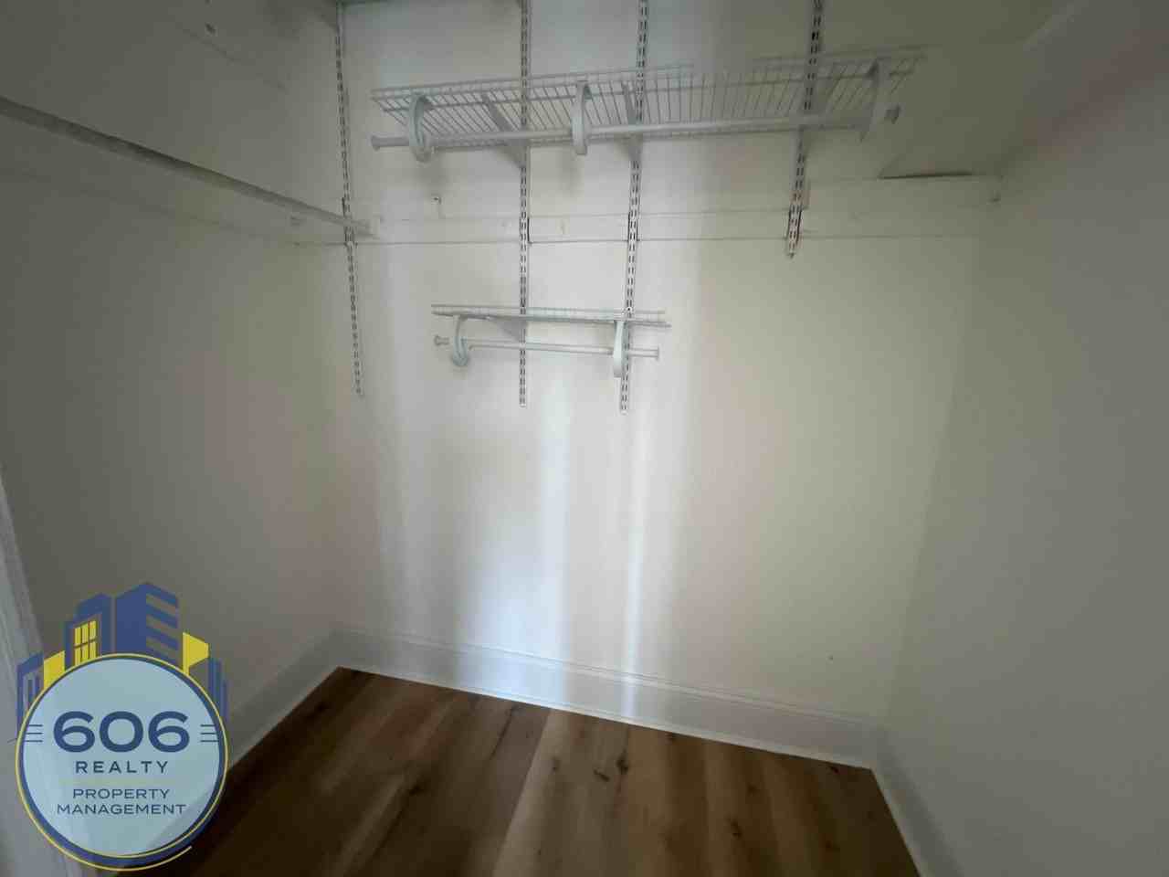 3440 W Montrose Ave #2 - Photo 7 of 9