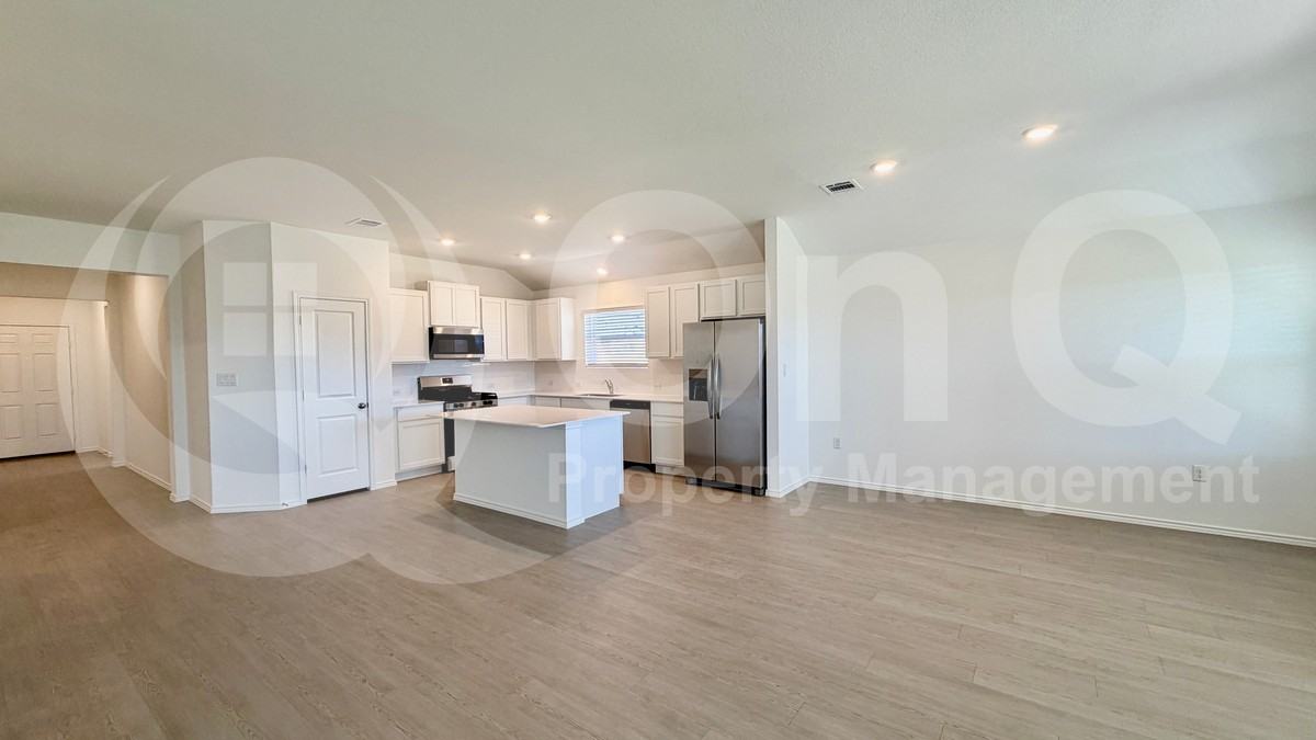 205 Corniche Cir - Photo 3 of 27