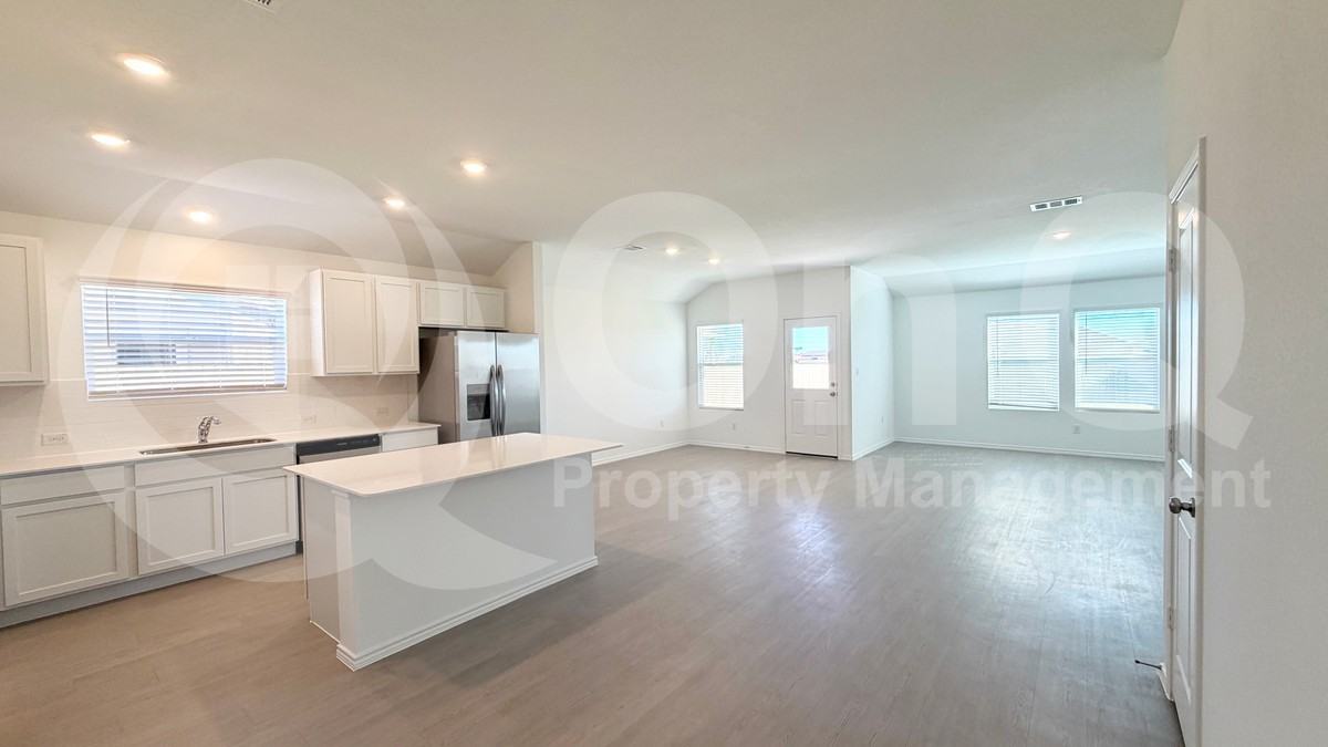 205 Corniche Cir - Photo 4 of 27