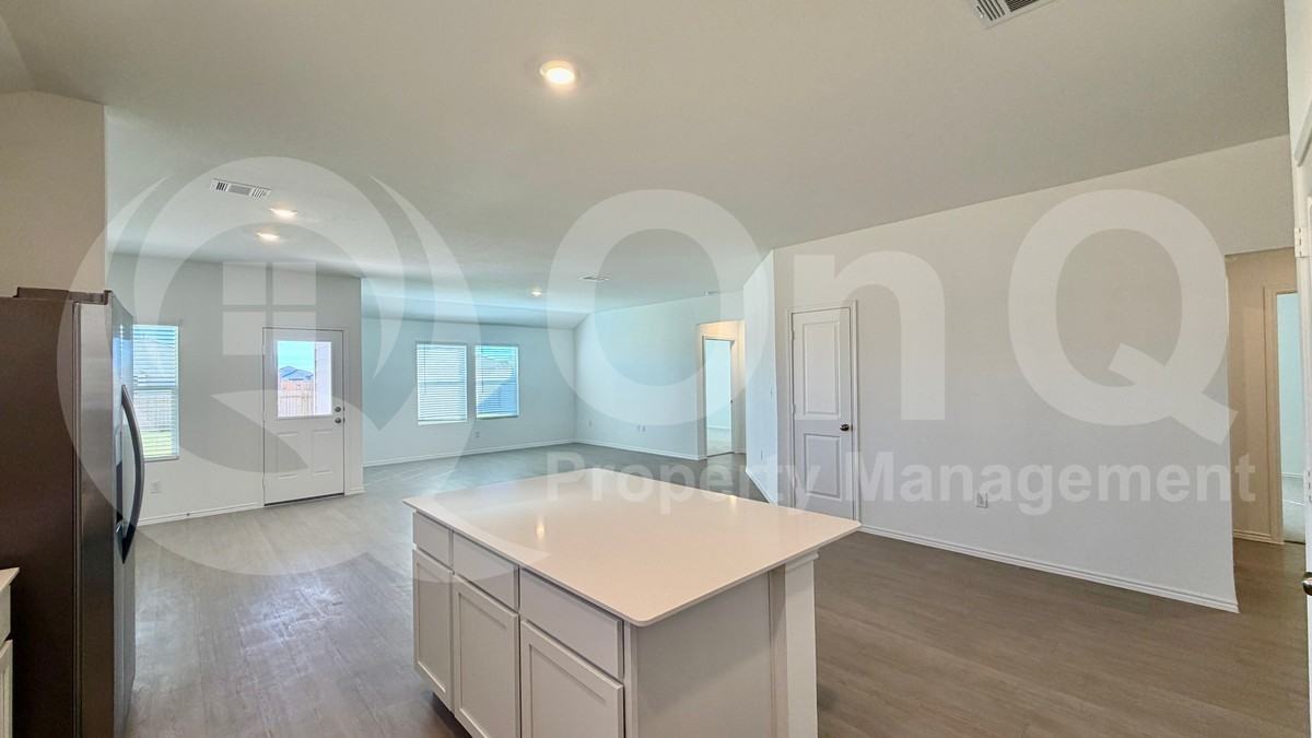205 Corniche Cir - Photo 5 of 27