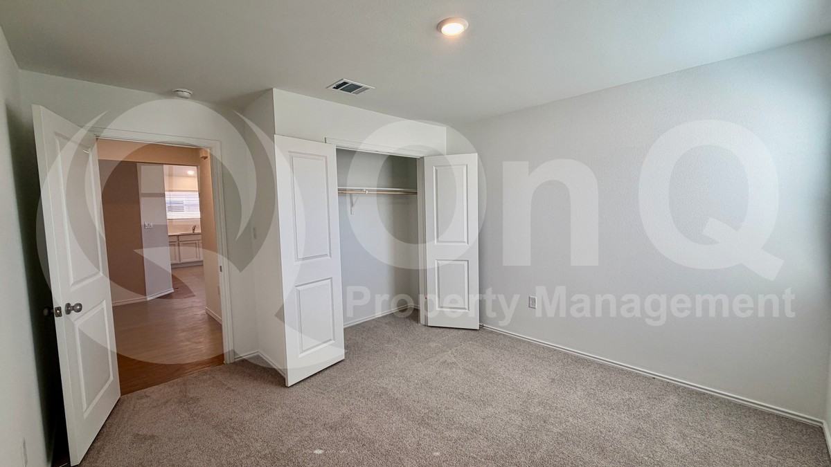 205 Corniche Cir - Photo 7 of 27
