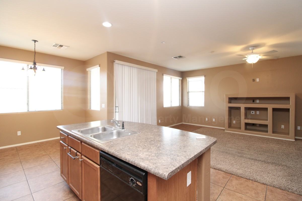 11928 W Alvarado Rd - Photo 4 of 19