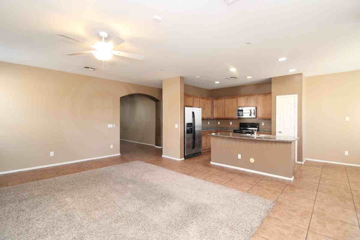11928 W Alvarado Rd - Photo 6 of 19