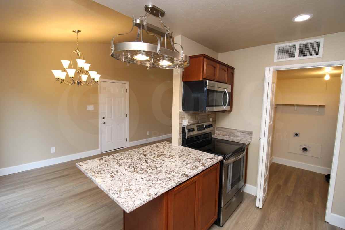 1316 Timberview Dr - Photo 3 of 18
