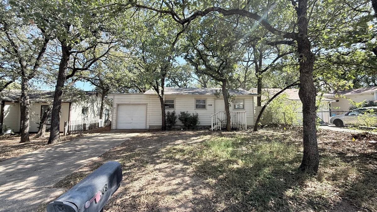 1208 Glenda Dr - Photo 3 of 28
