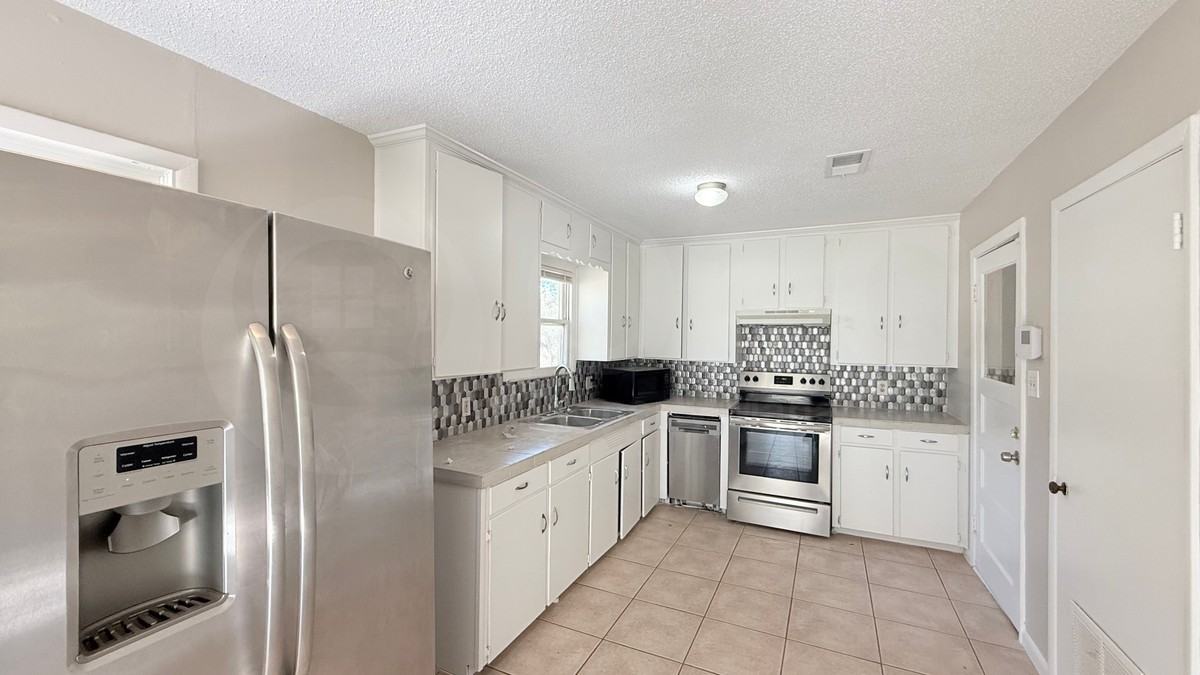 1208 Glenda Dr - Photo 7 of 28
