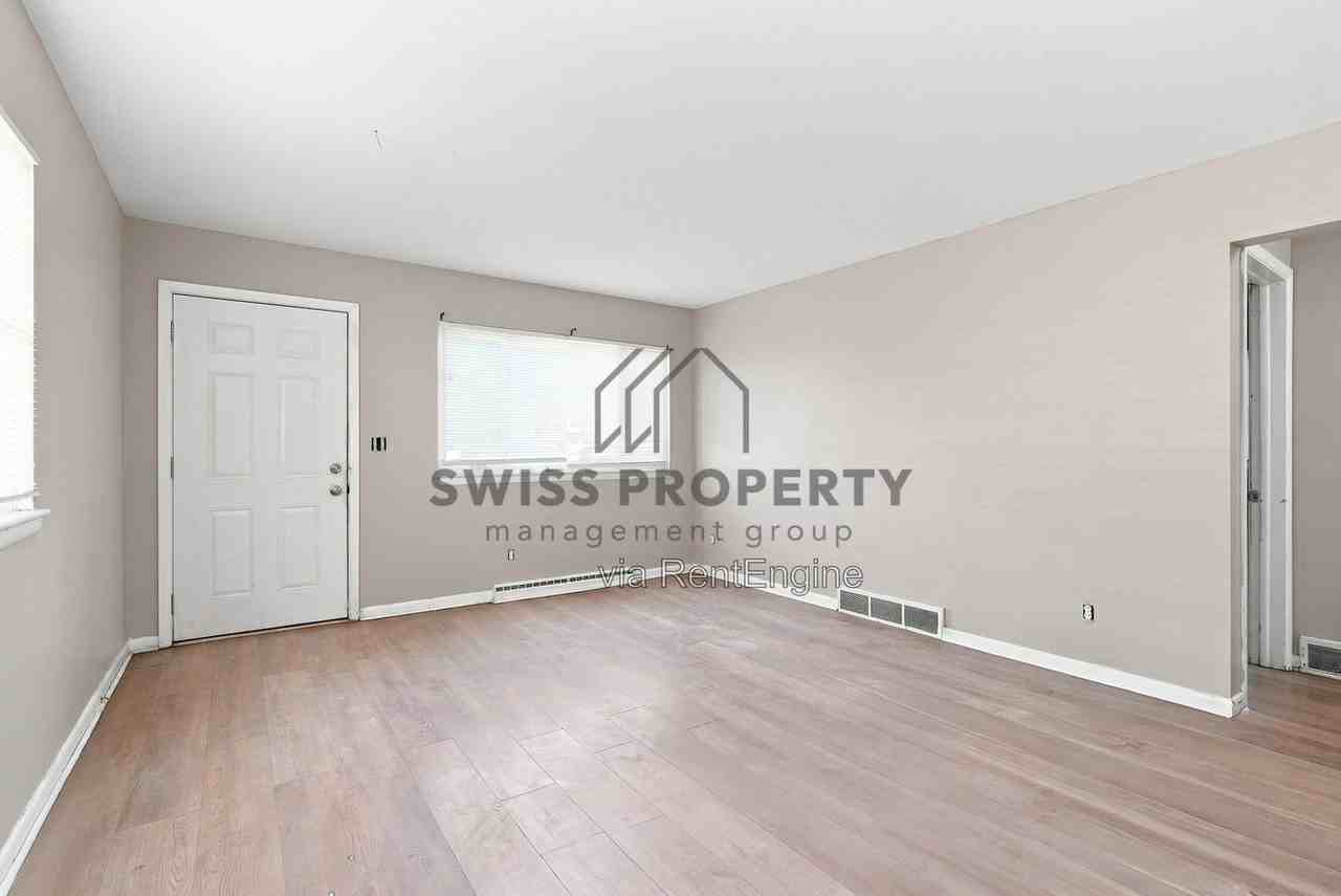 1427 Myrtle Ave - Photo 3 of 15