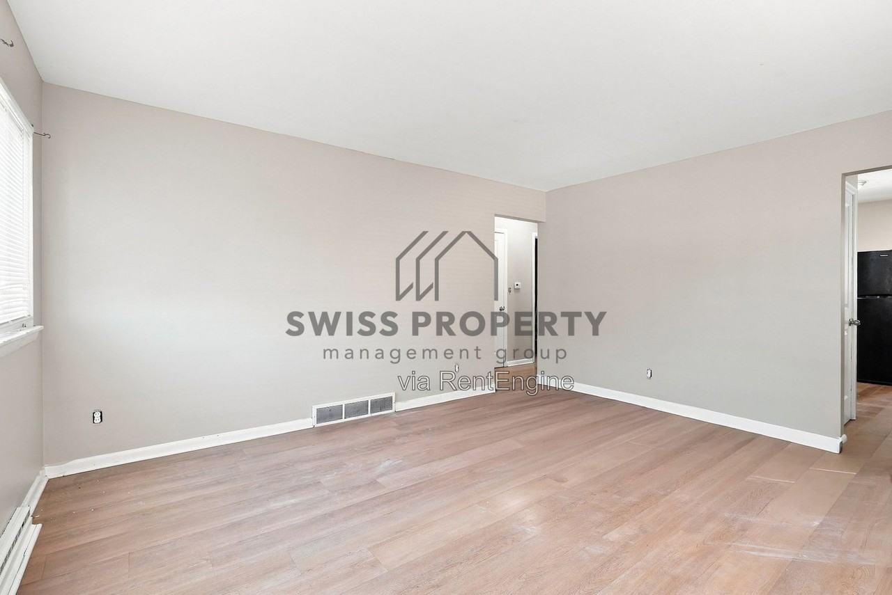 1427 Myrtle Ave - Photo 4 of 15