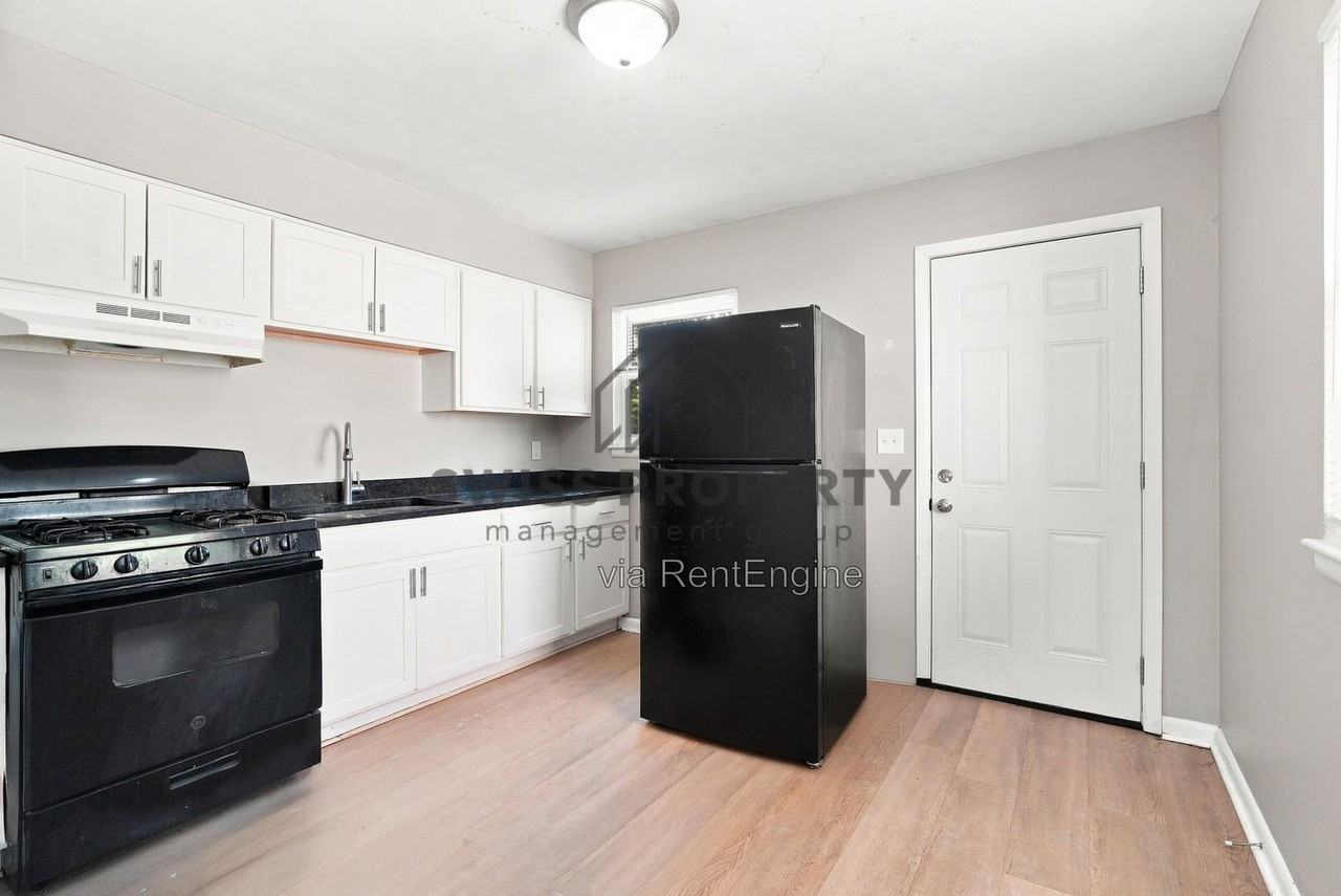 1427 Myrtle Ave - Photo 6 of 15