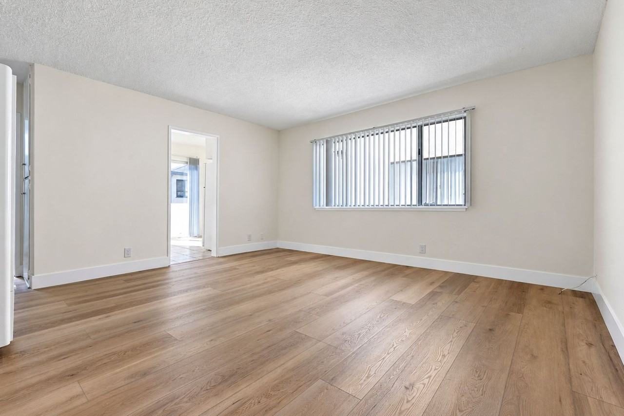 North Euclid Luxury Investments LLC - Photo 3 of 34