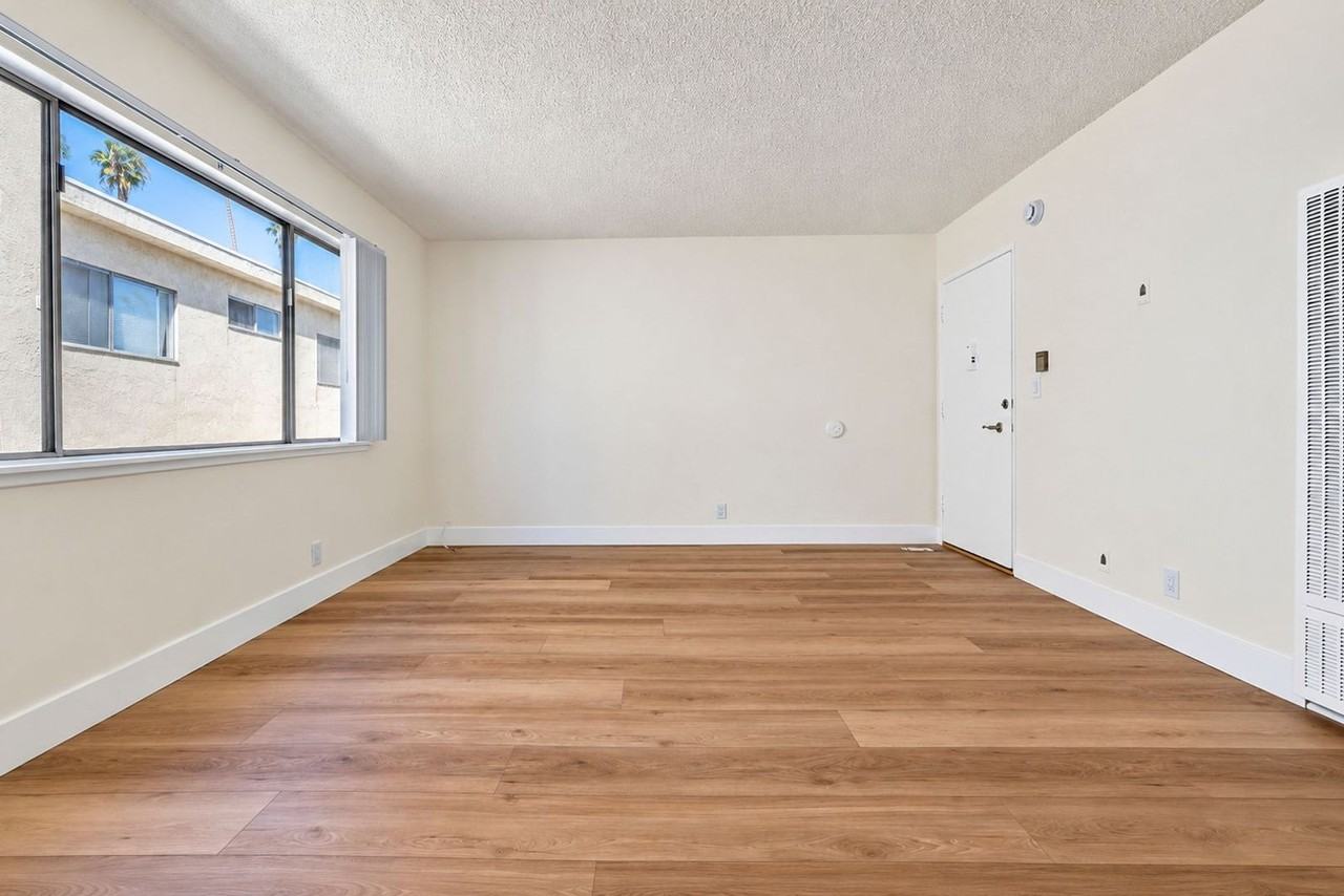 North Euclid Luxury Investments LLC - Photo 4 of 34