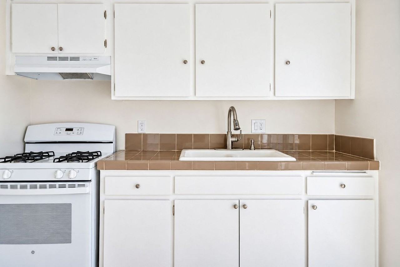 North Euclid Luxury Investments LLC - Photo 7 of 34