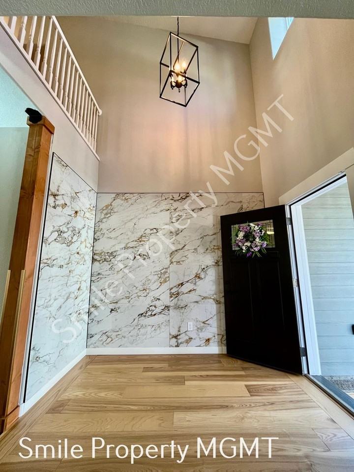 4524 Se Oakhurst St - Photo 2 of 45