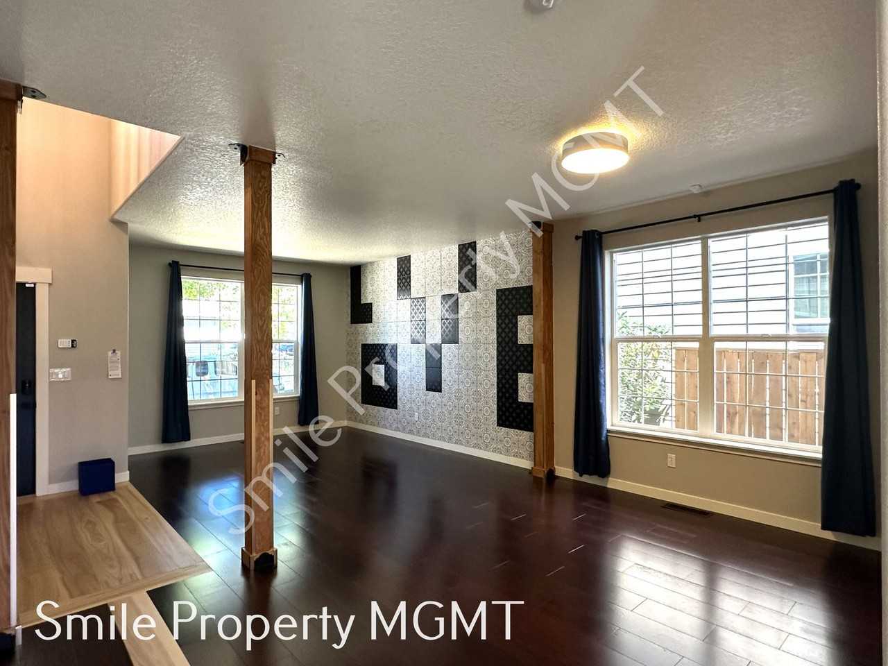 4524 Se Oakhurst St - Photo 4 of 45