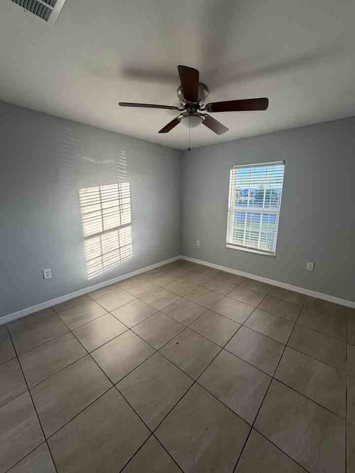 402 Sw 3rd Ct - Photo 3 of 21