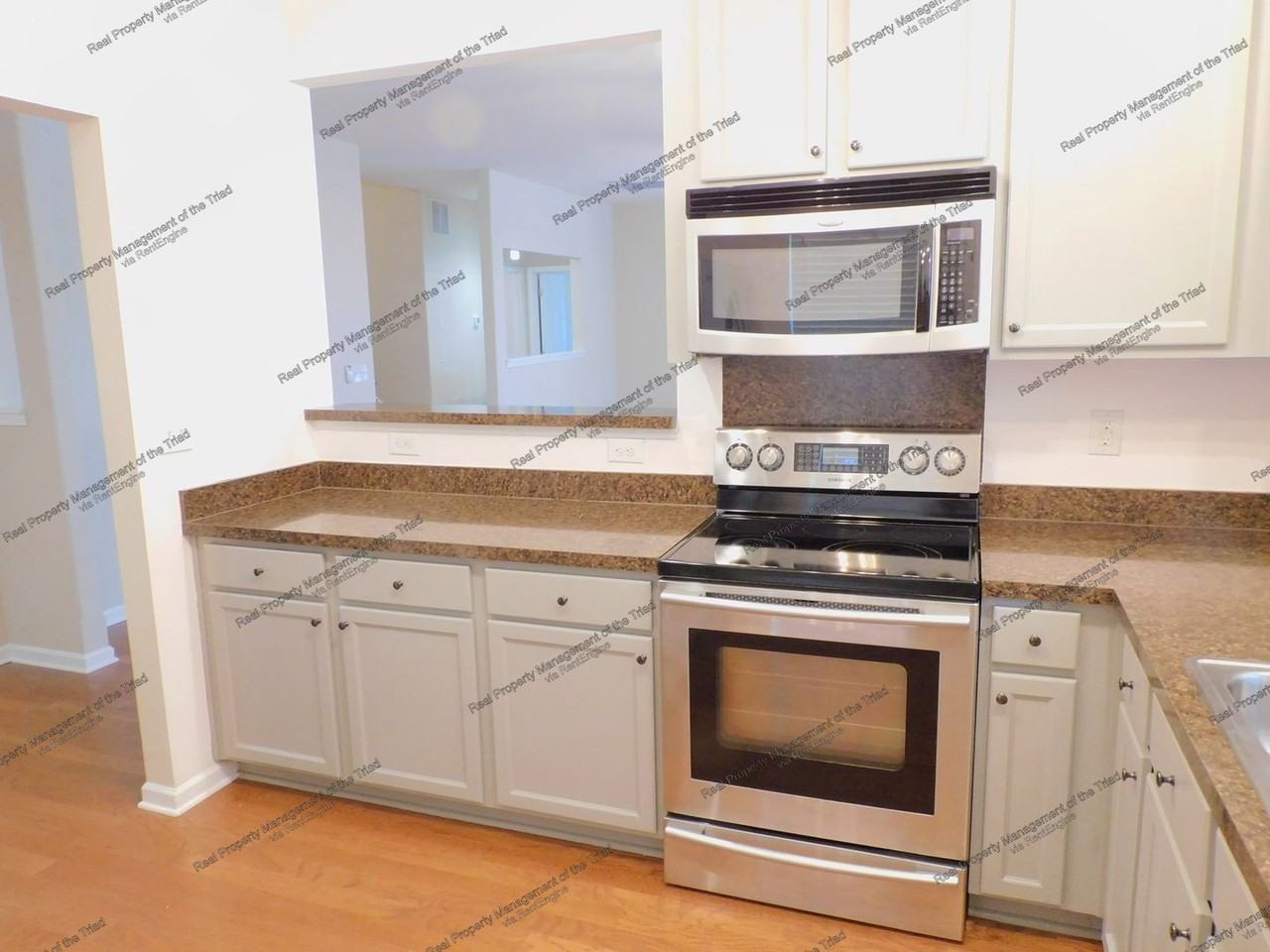 5926 Hollow Wood Ct - Photo 3 of 27
