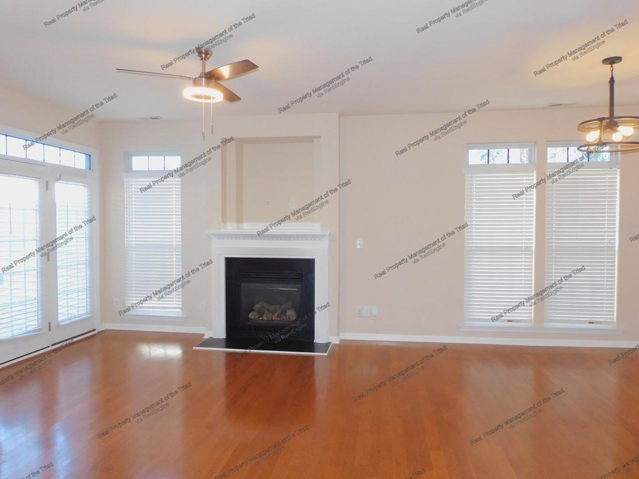 5926 Hollow Wood Ct - Photo 5 of 27