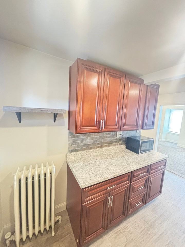 227 E Clay St #4 - Photo 3 of 21