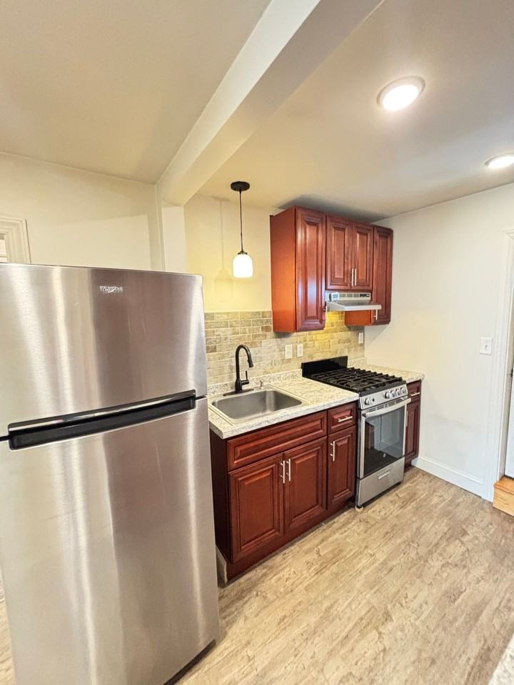 227 E Clay St #4 - Photo 5 of 21