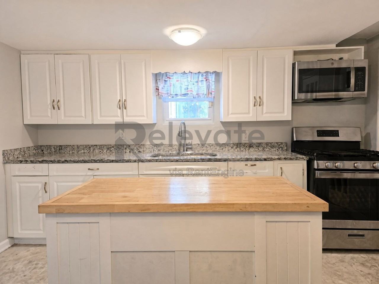 1223 Paul St - Photo 5 of 22