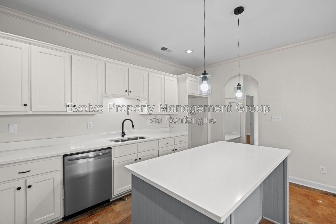 758 Echles St - Photo 5 of 29