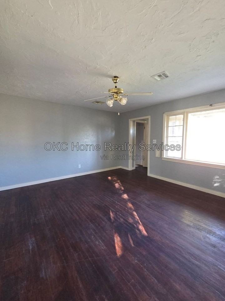 3124 Pioneer St - Photo 2 of 19