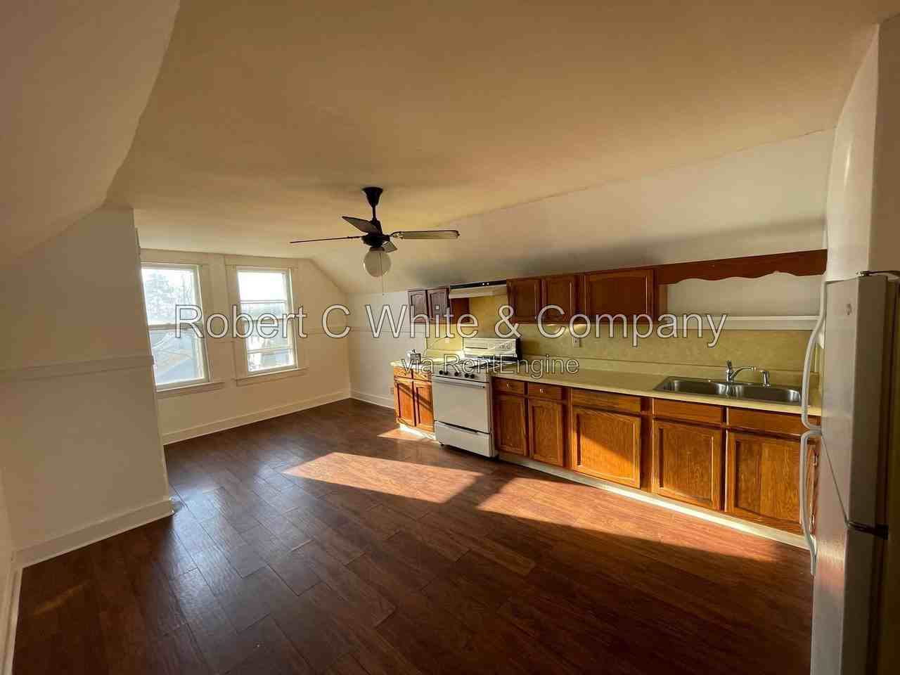 150 Leete St - Photo 2 of 13