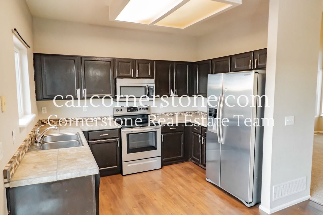 4917 Ardley Dr - Photo 4 of 24