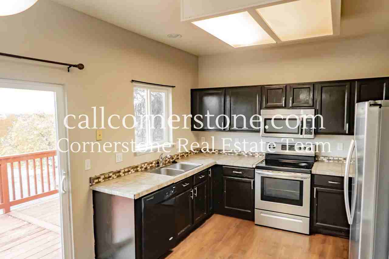 4917 Ardley Dr - Photo 5 of 24