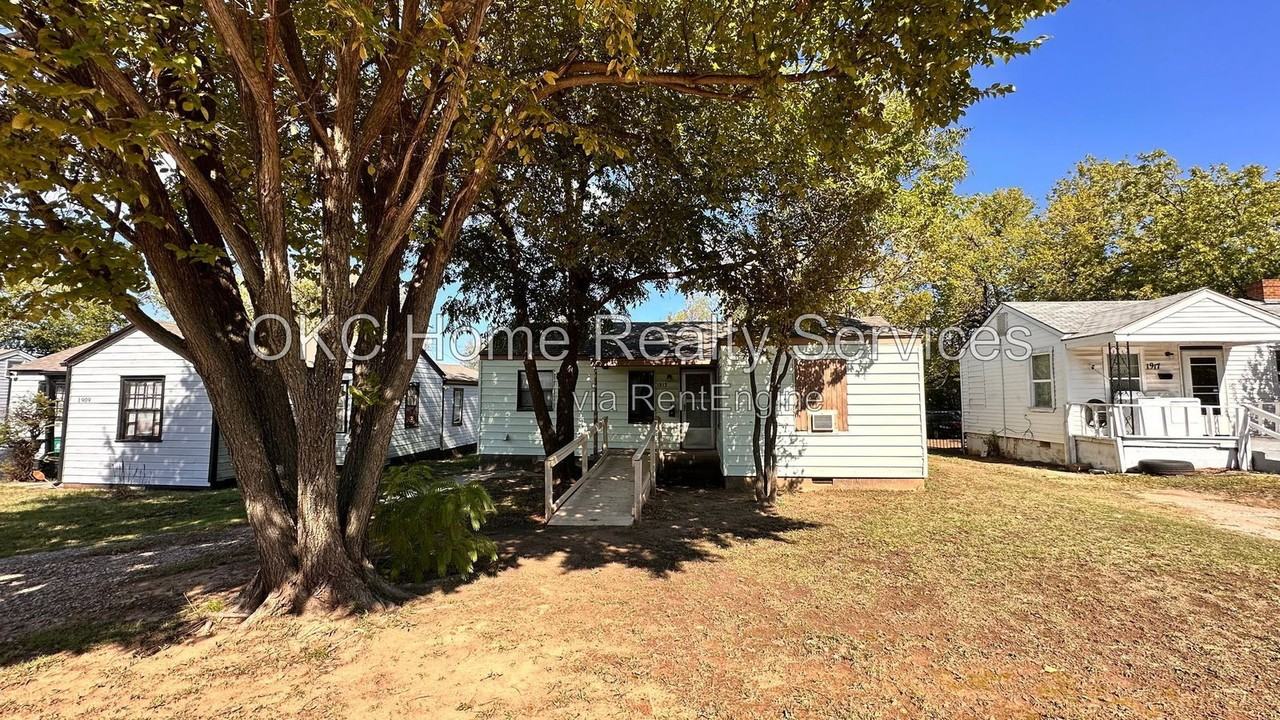 1913 E Madison St - Photo 2 of 15