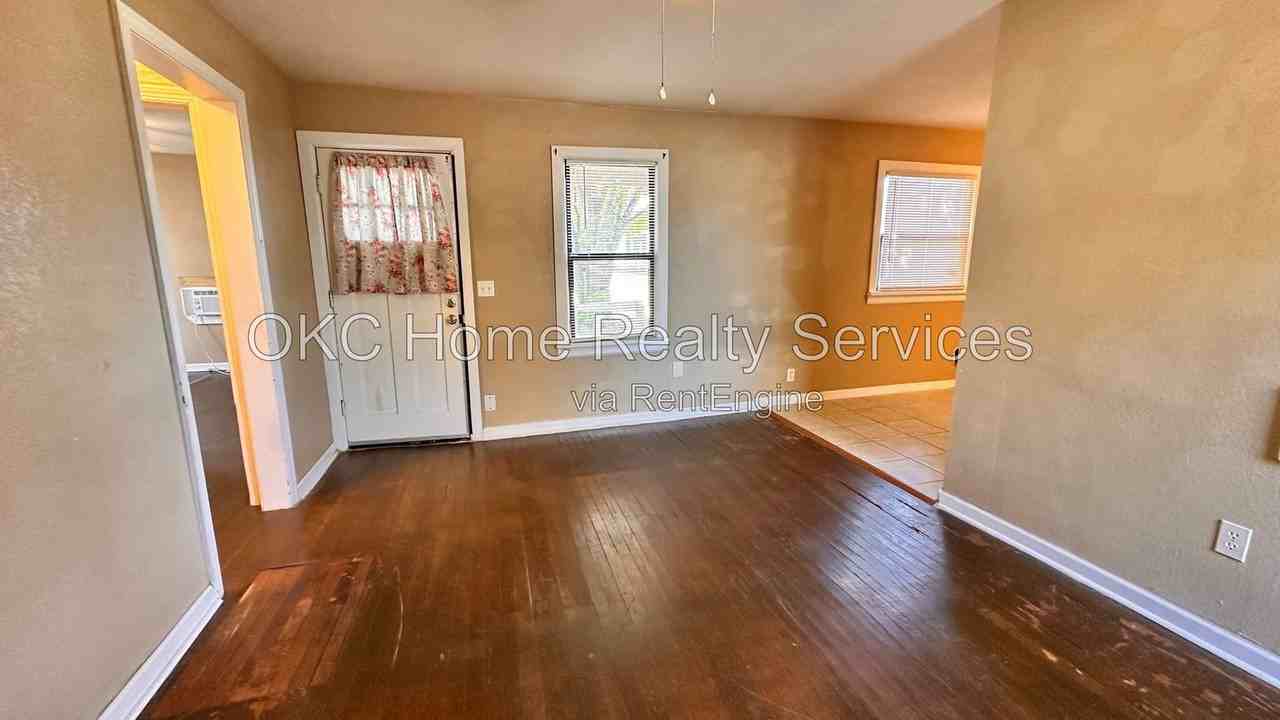 1913 E Madison St - Photo 4 of 15
