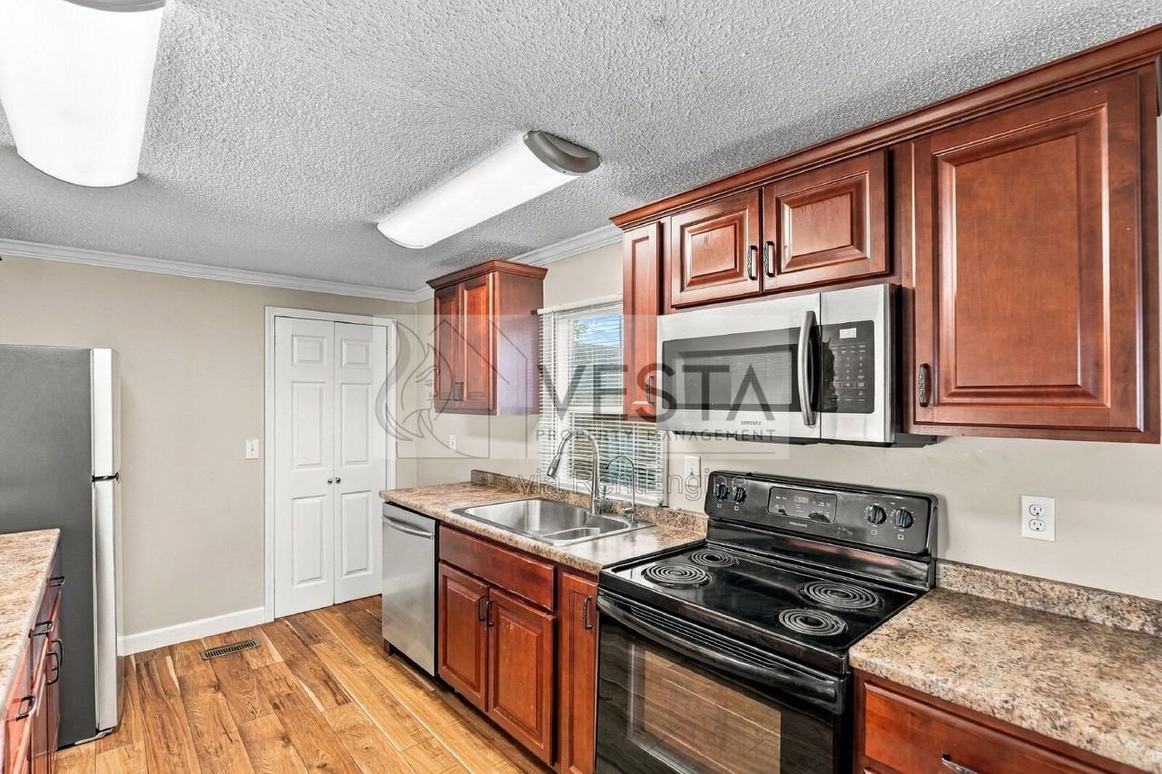 36 Rocky Ridge Rd #E - Photo 4 of 35