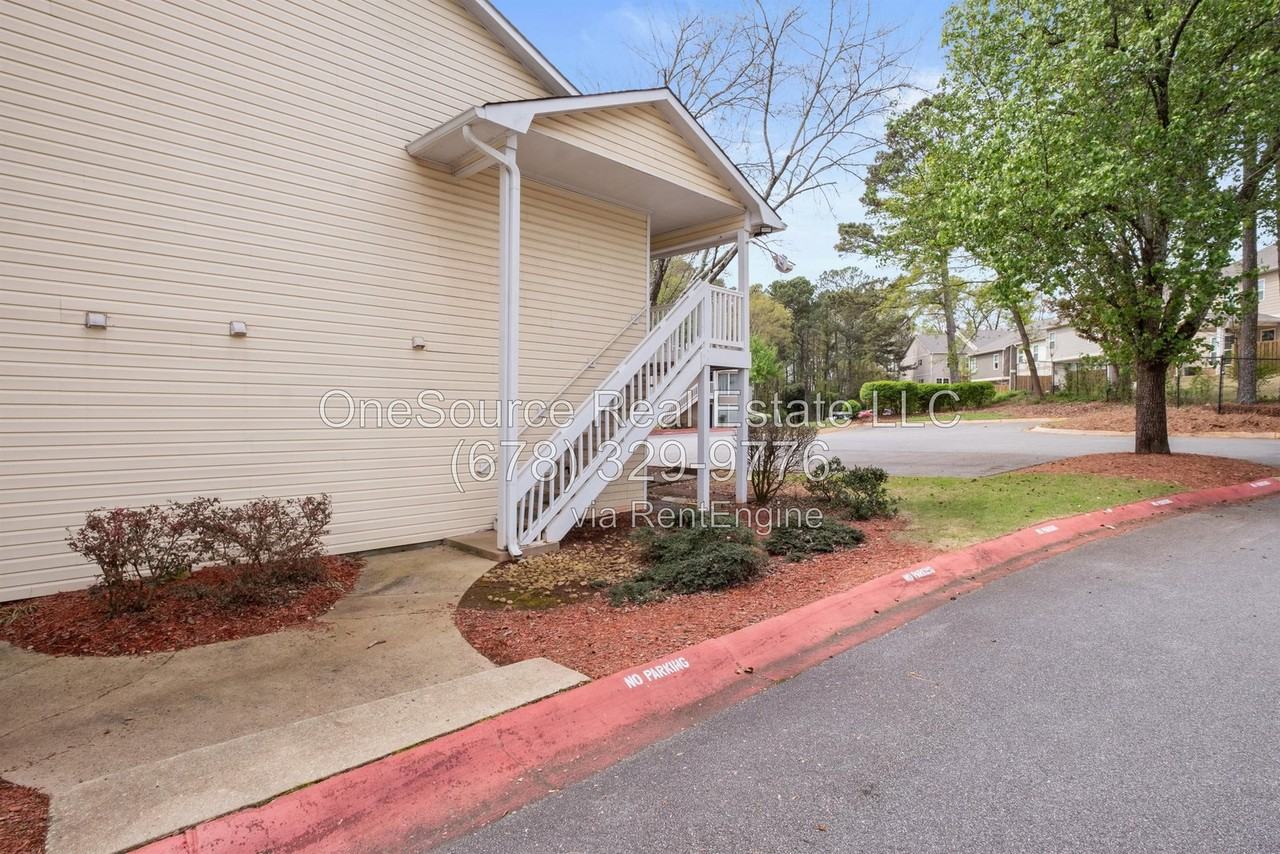 404 Augusta Dr - Photo 3 of 24